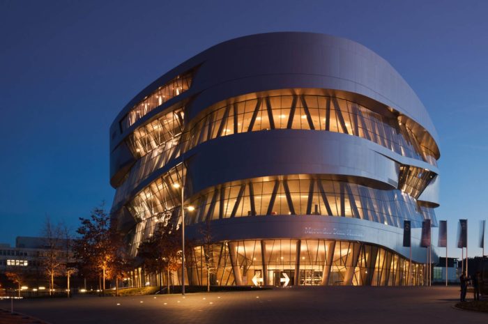 Fotografie einer Fassade des Mercedes Benz Museums für HD Wahl