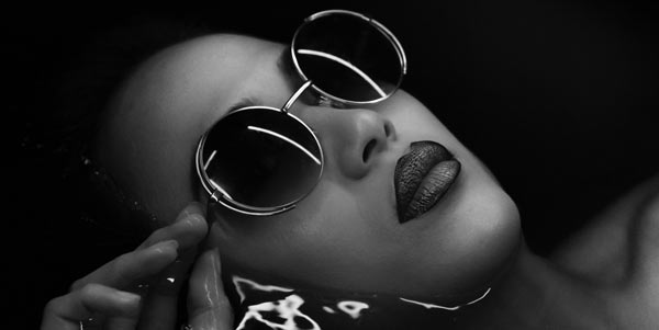 Fotografie einer Frau mit Brille für Salzmann STYLE