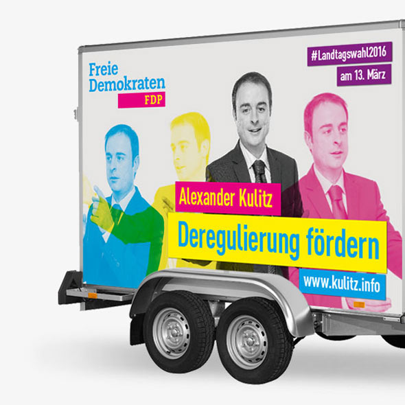 Beklebung eines Auto-Anhängers für den Wahlkampf von Alexander Kulitz von der FDP